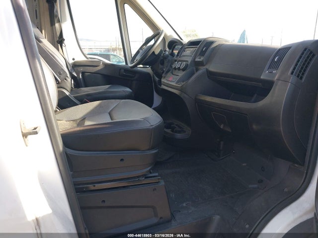 44618903 :رقم المزاد ، 3C6TRVAG2HE532145 vin ، 2017 Ram Promaster 1500 مزاد بيع