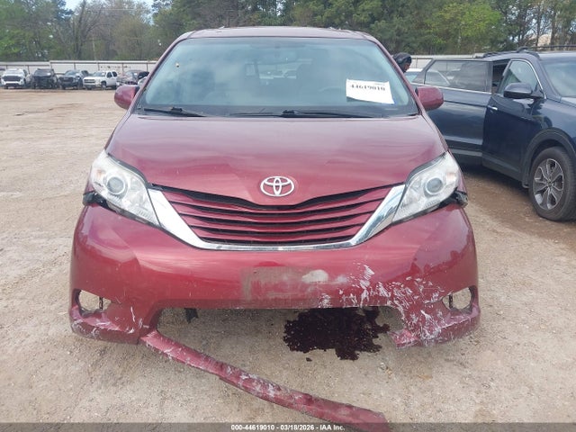 44619010 :رقم المزاد ، 5TDKZ3DC2HS792133 vin ، 2017 Toyota Sienna Le 8 Passenger مزاد بيع