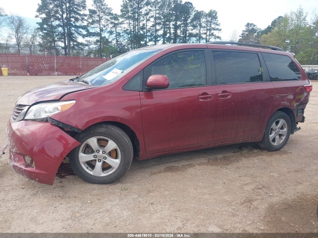 44619010 :رقم المزاد ، 5TDKZ3DC2HS792133 vin ، 2017 Toyota Sienna Le 8 Passenger مزاد بيع