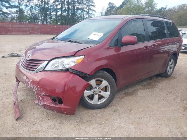 44619010 :رقم المزاد ، 5TDKZ3DC2HS792133 vin ، 2017 Toyota Sienna Le 8 Passenger مزاد بيع
