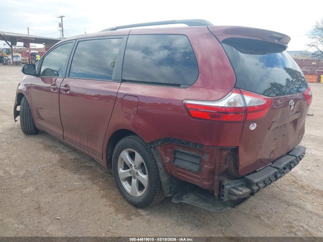 44619010 :رقم المزاد ، 5TDKZ3DC2HS792133 vin ، 2017 Toyota Sienna Le 8 Passenger مزاد بيع