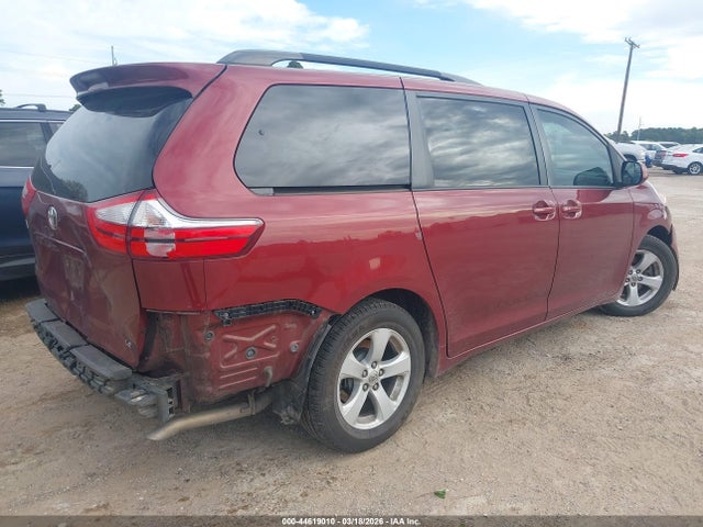 44619010 :رقم المزاد ، 5TDKZ3DC2HS792133 vin ، 2017 Toyota Sienna Le 8 Passenger مزاد بيع