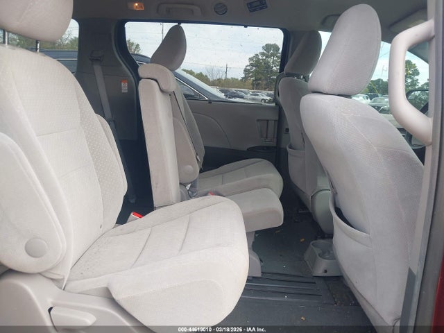 44619010 :رقم المزاد ، 5TDKZ3DC2HS792133 vin ، 2017 Toyota Sienna Le 8 Passenger مزاد بيع