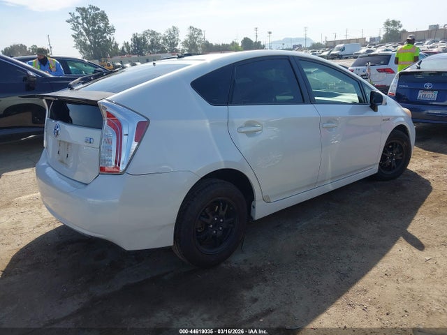 Toyota Prius Two 2014 JTDKN3DU6E0373530 Image 4