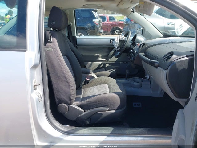 44619041 :رقم المزاد ، 3VWCK31CX4M417384 vin ، 2004 Volkswagen New Beetle Gls 2.0l مزاد بيع