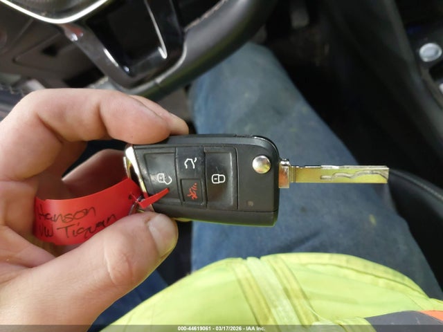 2021 VOLKSWAGEN TIGUAN 3VV3B7AX8MM006676 Photo 10