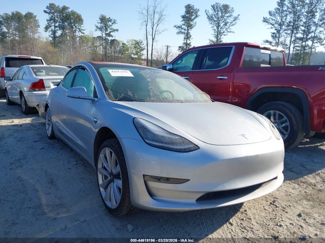 44619196 :رقم المزاد ، 5YJ3E1EA6JF098833 vin ، 2018 Tesla Model 3 Long Range/mid Range مزاد بيع