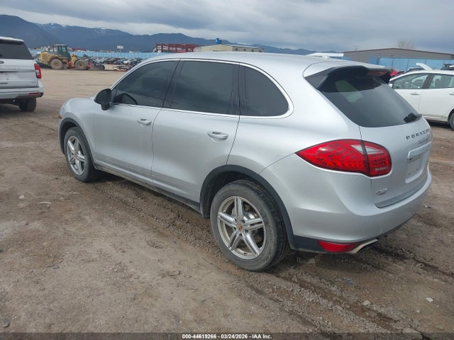 2011 PORSCHE CAYENNE WP1AB2A26BLA51447 Photo 2