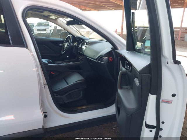 SADCJ2BV6HA065606 Jaguar F-pace 35t Premium