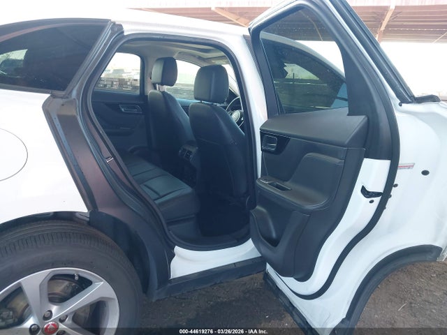 SADCJ2BV6HA065606 Jaguar F-pace 35t Premium