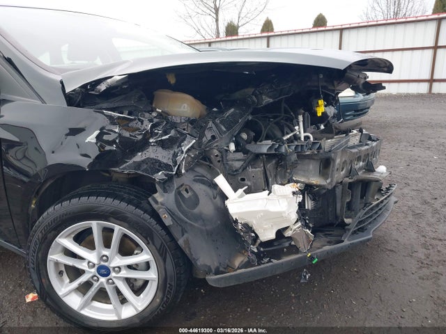 Ford FOCUS SE 2018 1FADP3K27JL300962 Image 17