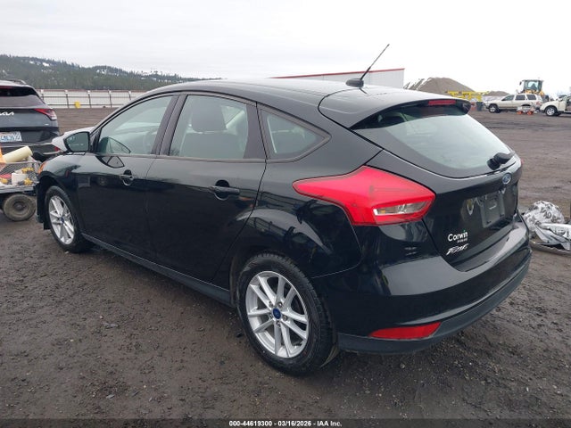 Ford FOCUS SE 2018 1FADP3K27JL300962 Image 3