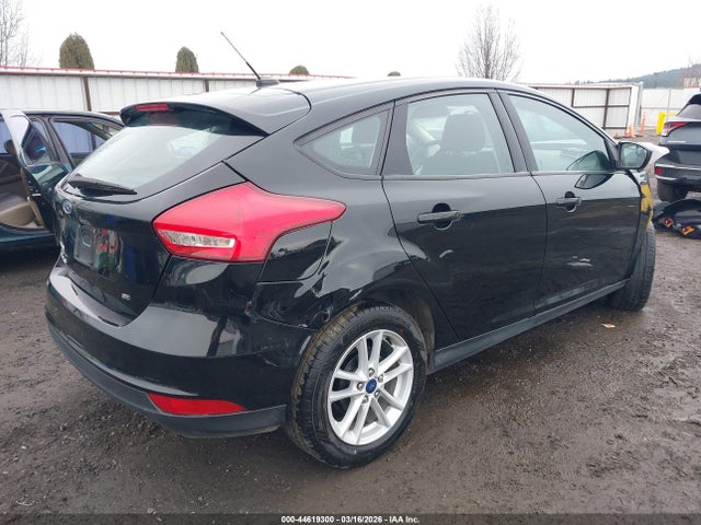 Ford FOCUS SE 2018 1FADP3K27JL300962 Image 4