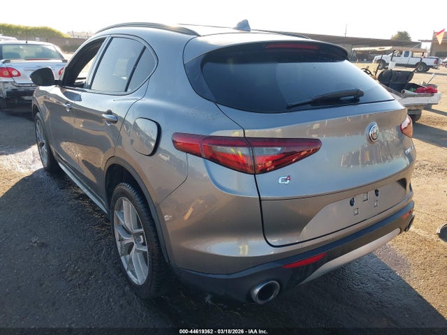 2018 ALFA ROMEO STELVIO ZASFAKNN0J7B69734 Photo 2