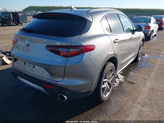 2018 ALFA ROMEO STELVIO ZASFAKNN0J7B69734 Photo 3
