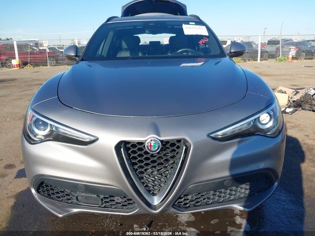 2018 ALFA ROMEO STELVIO ZASFAKNN0J7B69734 Photo 5