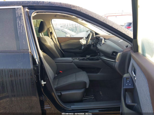 JN8BT3BA4PW419214 Nissan Rogue Sv Fwd