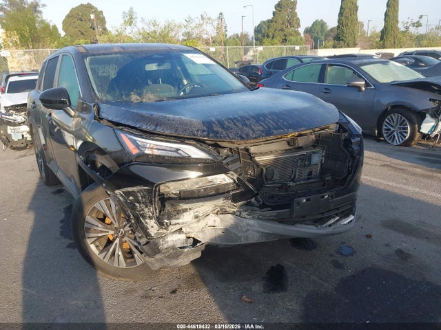 JN8BT3BA4PW419214 Nissan Rogue Sv Fwd