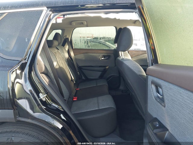 JN8BT3BA4PW419214 Nissan Rogue Sv Fwd