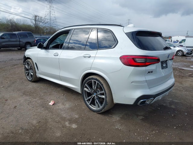2019 BMW X5 5UXCR6C52KLL04685 Photo 2