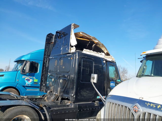 Продажа на аукционе авто 2011 Freightliner Cascadia 125, vin: 1FUJGLBG7BLAX1138, номер лота: 44619612