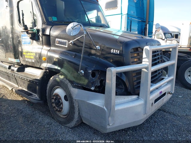 Продажа на аукционе авто 2011 Freightliner Cascadia 125, vin: 1FUJGLBG7BLAX1138, номер лота: 44619612