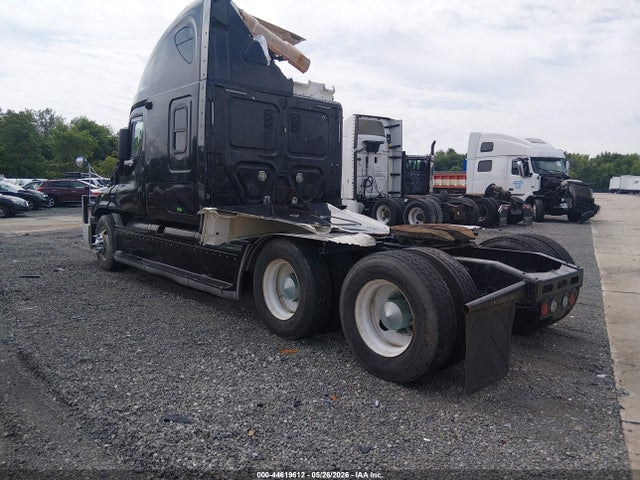 Продажа на аукционе авто 2011 Freightliner Cascadia 125, vin: 1FUJGLBG7BLAX1138, номер лота: 44619612