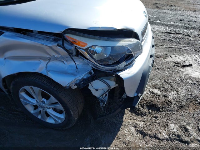KIA SOUL + 2015 KNDJP3A57F7761233 Image 13