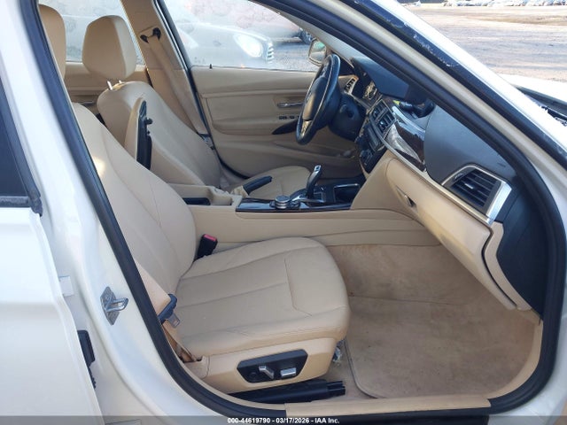 44619790 :رقم المزاد ، WBA8E5G51GNT94704 vin ، 2016 Bmw 320i Xdrive مزاد بيع