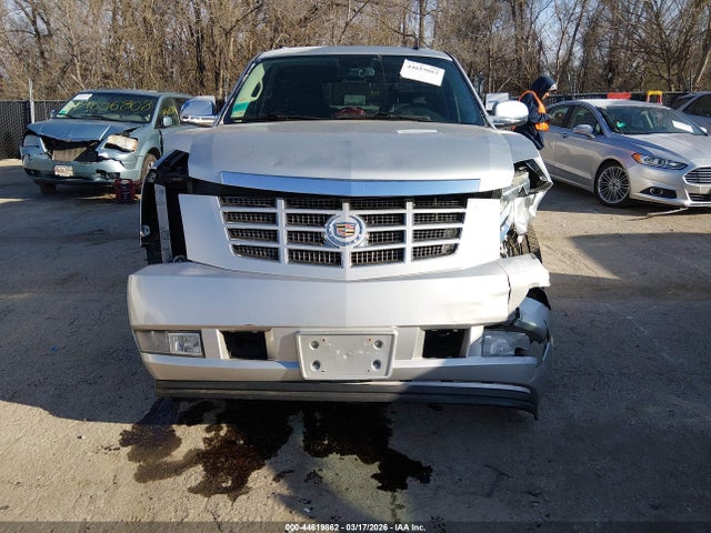 Продажа на аукционе авто 2014 Cadillac Escalade Luxury, vin: 1GYS4BEFXER106989, номер лота: 44619862