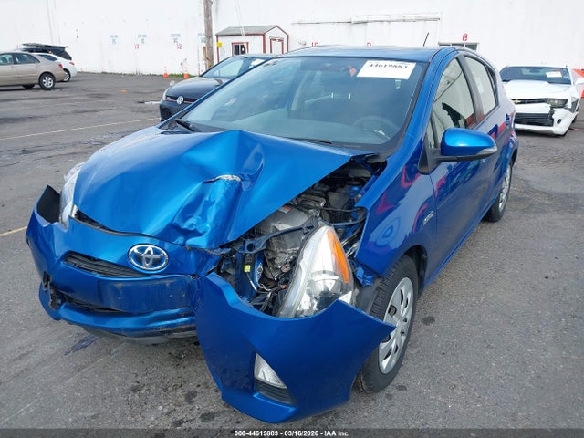 JTDKDTB39E1074539 Toyota Prius C Two