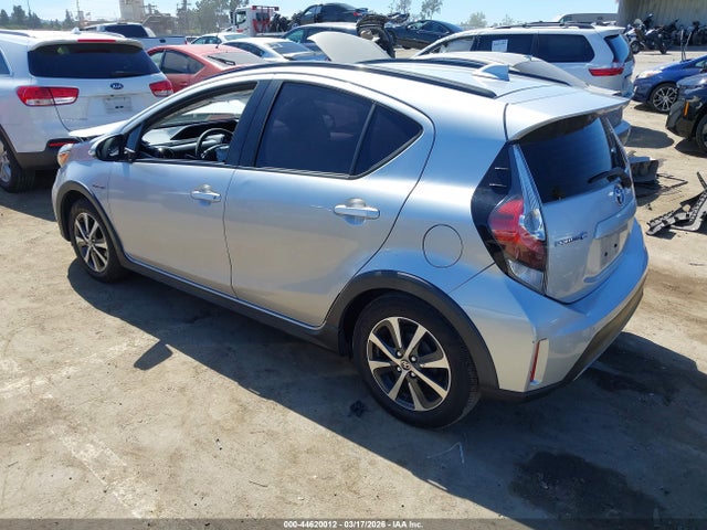 44620012 :رقم المزاد ، JTDKDTB35J1613491 vin ، 2018 Toyota Prius C Two مزاد بيع
