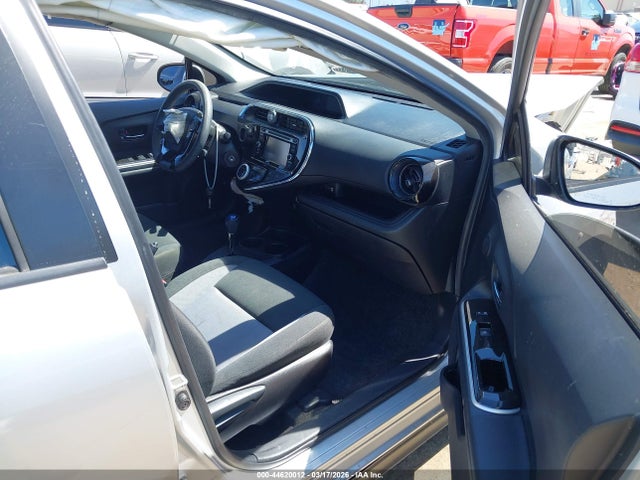 44620012 :رقم المزاد ، JTDKDTB35J1613491 vin ، 2018 Toyota Prius C Two مزاد بيع