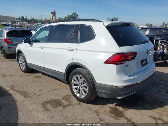2018 VOLKSWAGEN TIGUAN 3VV3B7AX0JM079312 Photo 2
