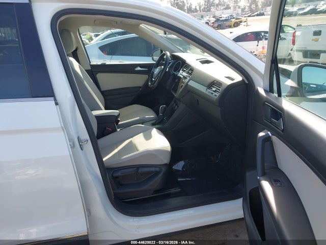 2018 VOLKSWAGEN TIGUAN 3VV3B7AX0JM079312 Photo 4