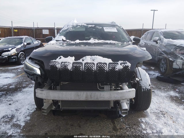 44620038 :رقم المزاد ، 1C4PJMCB4KD141357 vin ، 2019 Jeep Cherokee Latitude 4x4 مزاد بيع