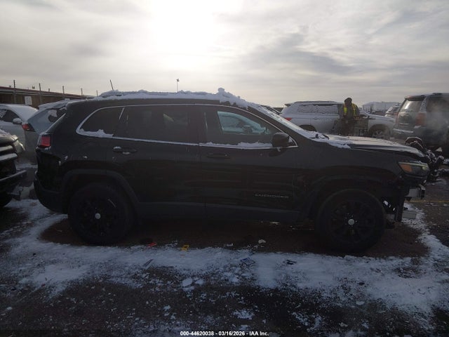 44620038 :رقم المزاد ، 1C4PJMCB4KD141357 vin ، 2019 Jeep Cherokee Latitude 4x4 مزاد بيع