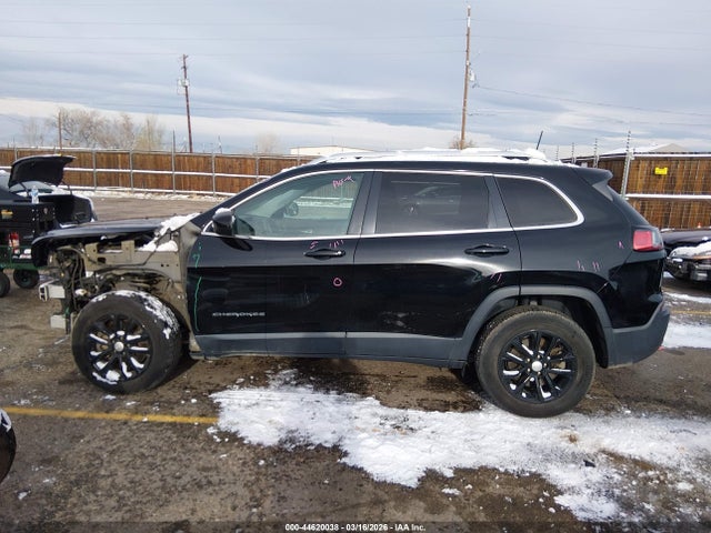 44620038 :رقم المزاد ، 1C4PJMCB4KD141357 vin ، 2019 Jeep Cherokee Latitude 4x4 مزاد بيع