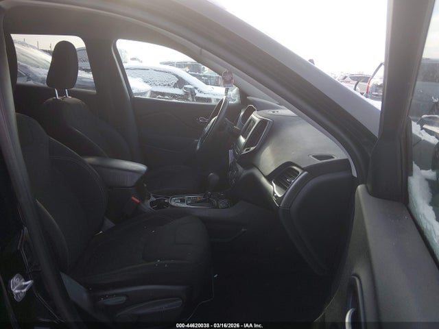 44620038 :رقم المزاد ، 1C4PJMCB4KD141357 vin ، 2019 Jeep Cherokee Latitude 4x4 مزاد بيع