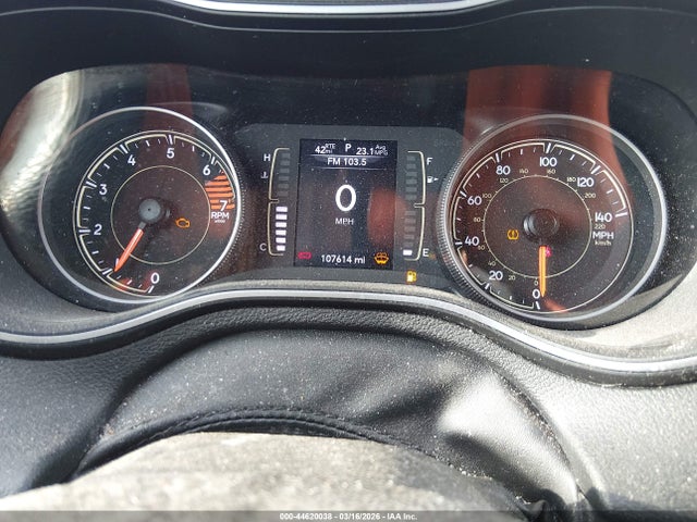 44620038 :رقم المزاد ، 1C4PJMCB4KD141357 vin ، 2019 Jeep Cherokee Latitude 4x4 مزاد بيع