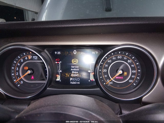 1C4HJXDG2JW246224 Jeep Wrangler Unlimited Sport S 4x4