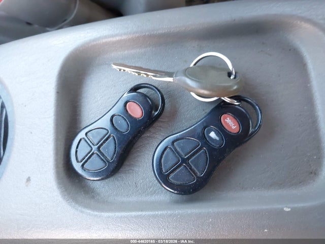 2003 CHRYSLER TOWN & COUNTRY 2C4GP74L83R151623 Photo 10