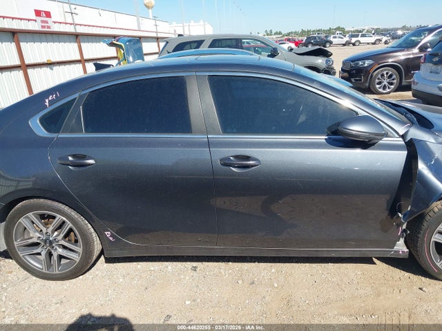 2021 Kia Forte Ex მანქანა იყიდება აუქციონზე, vin: 3KPF54AD4ME415047, აუქციონის ნომერი: 44620255