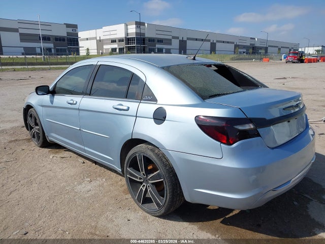 2013 CHRYSLER 200 1C3CCBAB8DN568509 Photo 2