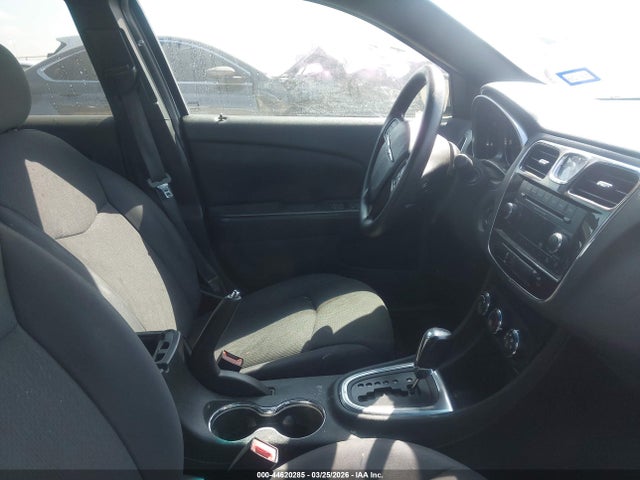 2013 CHRYSLER 200 1C3CCBAB8DN568509 Photo 4