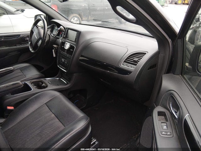 Продажа на аукционе авто 2016 Chrysler Town & Country S, vin: 2C4RC1HG2GR247655, номер лота: 44620341