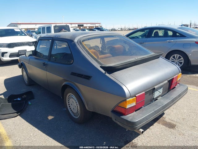 1983 SAAB 900 YS3AT34S4D1029793 Photo 2