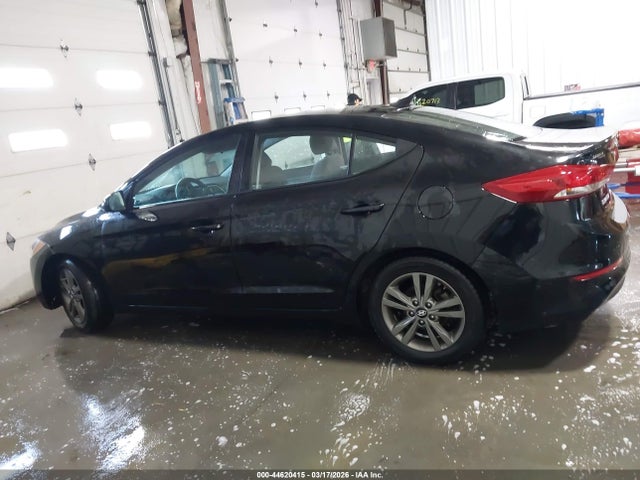 Продажа на аукционе авто 2018 Hyundai Elantra Sel, vin: 5NPD84LF0JH216646, номер лота: 44620415