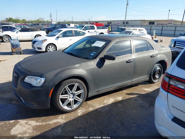 44620421 :رقم المزاد ، 2C3CCARG8FH873028 vin ، 2015 Chrysler 300 Touring مزاد بيع
