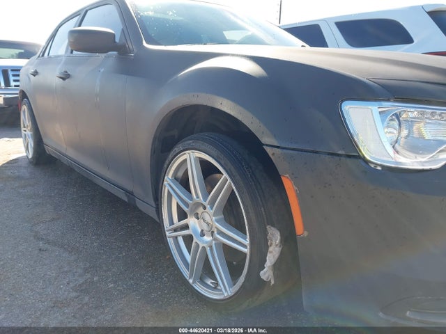 44620421 :رقم المزاد ، 2C3CCARG8FH873028 vin ، 2015 Chrysler 300 Touring مزاد بيع